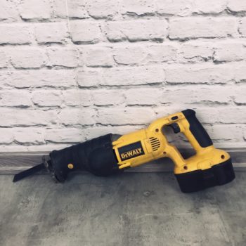 DeWalt Akku-Säbelsäge / Tigersäge / Fuchsschwanz